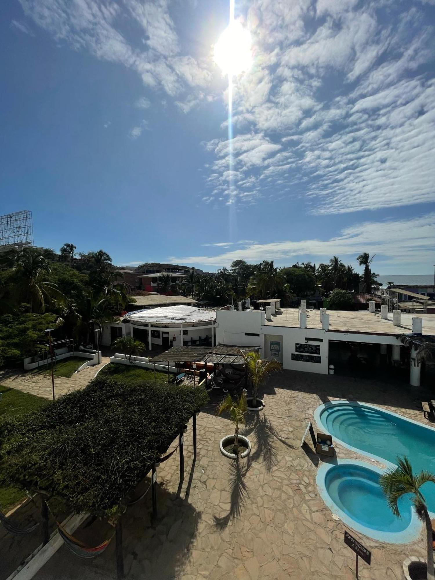 Loki Del Mar Hostel Mancora Exterior photo